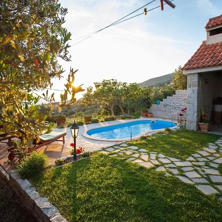 Tatil Evi Rustikale Oliveto By Interhome Makarska